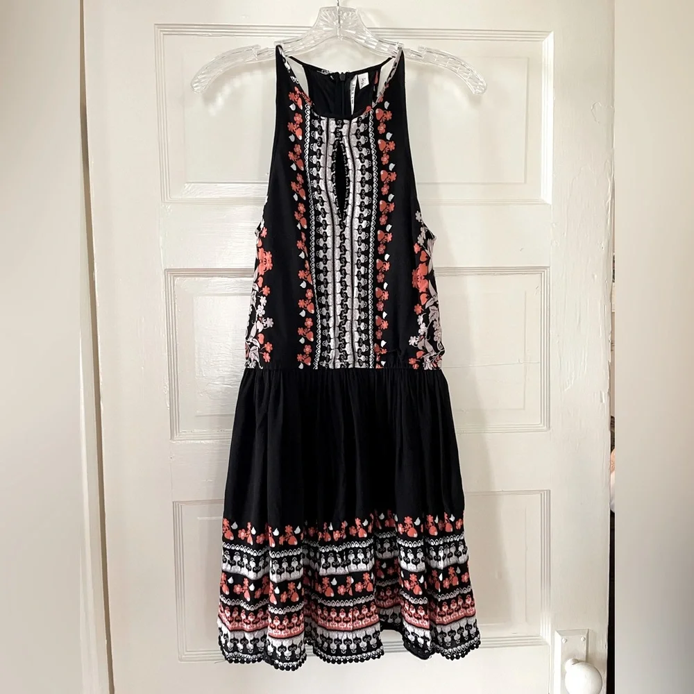Short Keyhole Dress - Picture 1 of 7